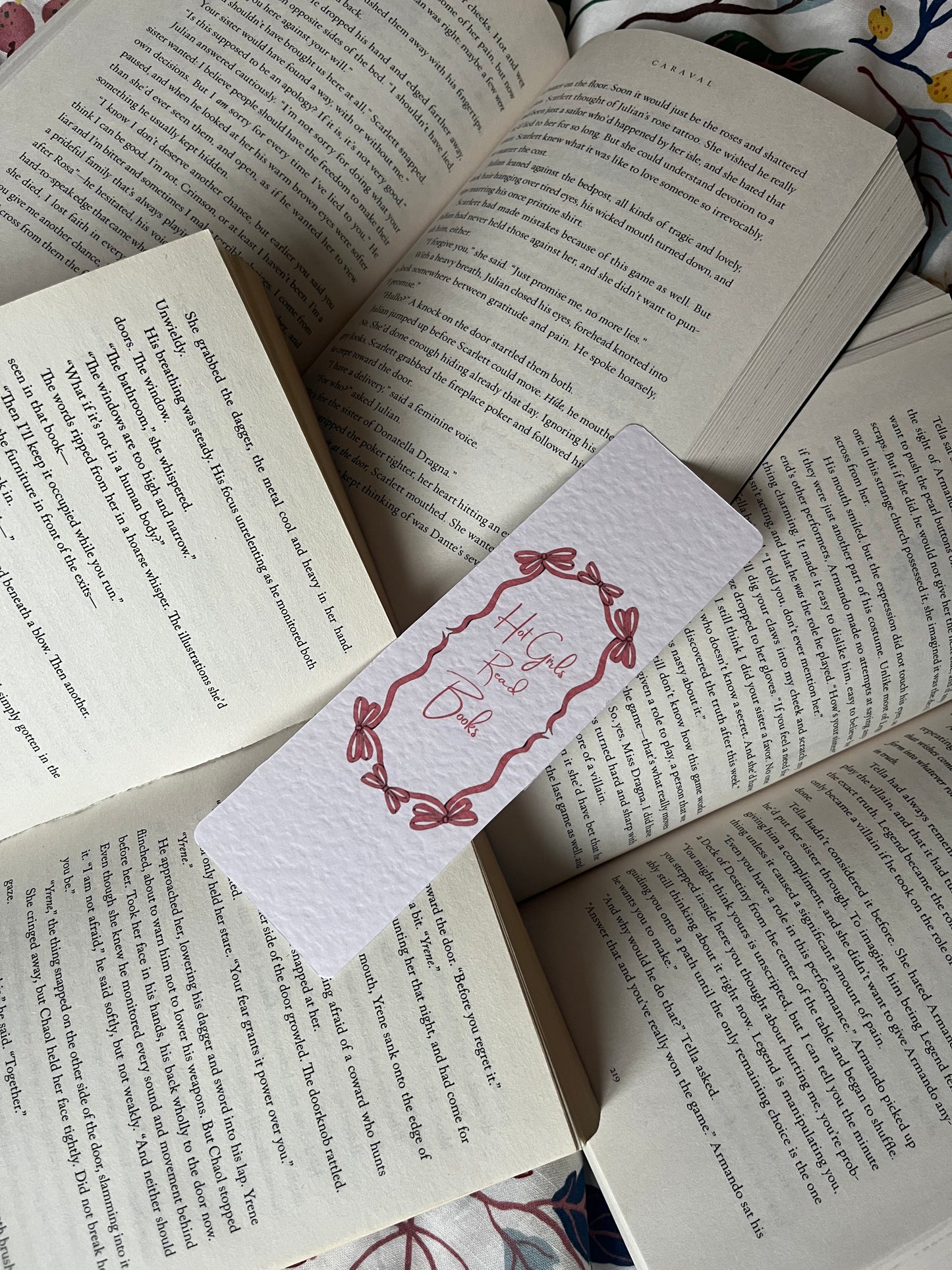 Hot girls read booksmbookmark